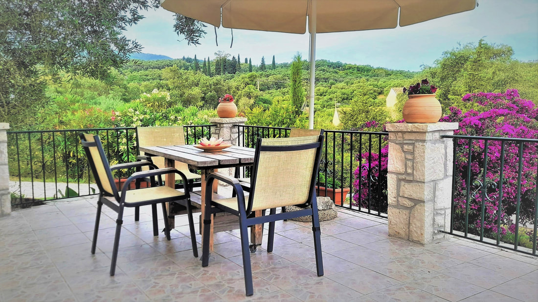 Terrasse mit Essbereich